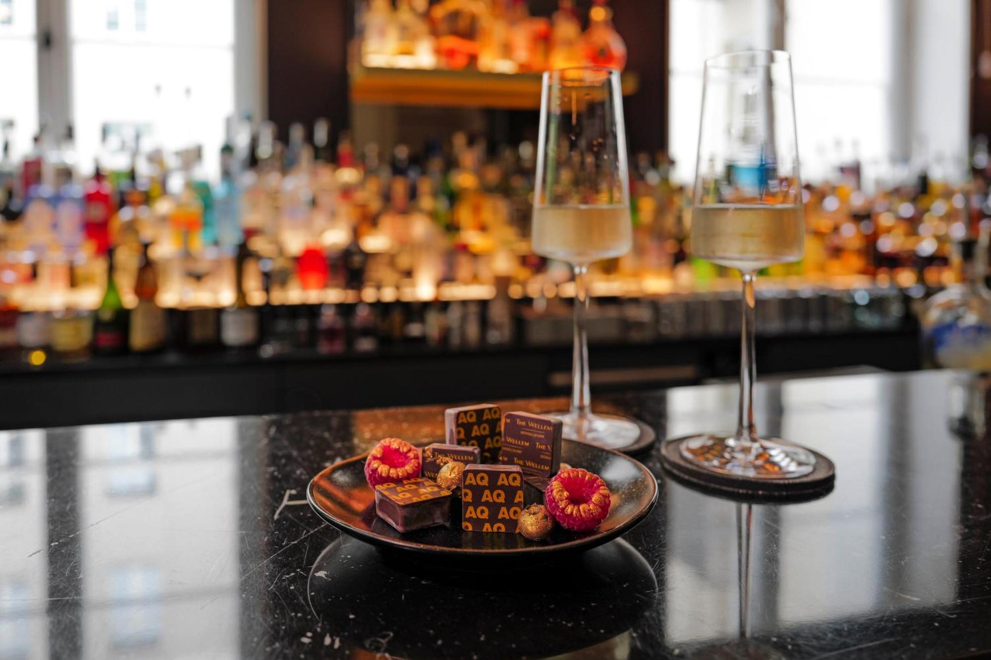 מלון דיסלדורף The Wellem, In The Unbound Collection By Hyatt מראה חיצוני תמונה A bar at the Mandarin Oriental, Munich